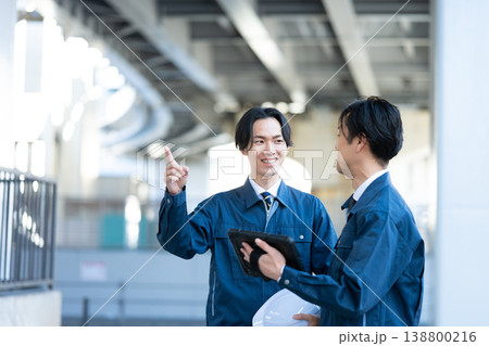 会話する技術者 138800216