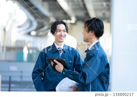 会話する技術者 138800217