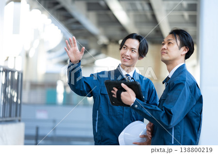 会話する技術者 138800219