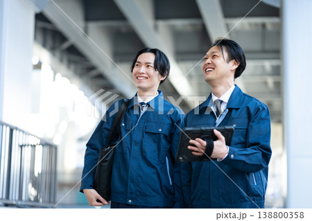 会話する技術者 138800358