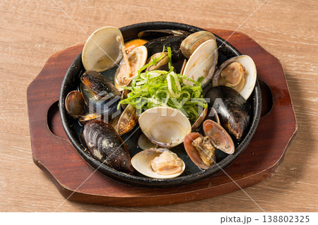 あさり酒蒸し 出汁の旨味が広がる和食の定番海鮮料理 138802325