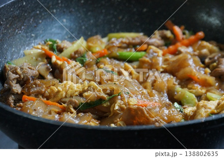 Thai Pad See Ew or Stir-fried Flat Rice Noodles with Marinated Pork and Dark Soy Sauce, Selective Focus Thai Pad See Ew or Stir-fried Flat Rice Noodles with Marinated Pork and Dark Soy Sauce, Selective Focus 138802635