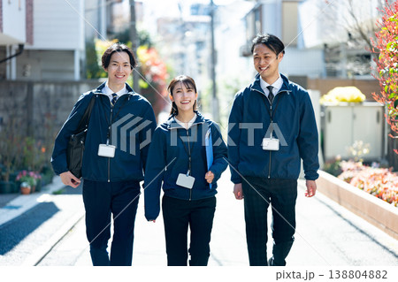 暮らしをサポートするスタッフ 138804882