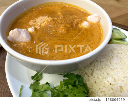 ココナッツチキンカレー　蒸し鶏がゴロッと入ったカレーボウル 138804959