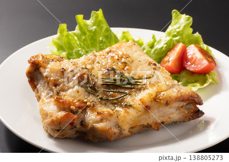 ローストチキン　（ロースマリー　バジル） 138805273