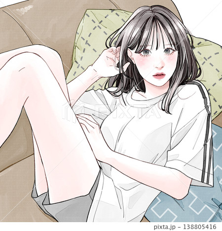 ソファに寝転がっている女性 ソファに寝転がっている女性 138805416