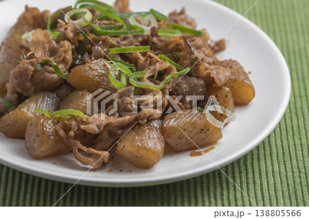 豚肉とコンニャクの焼き肉タレ炒め 豚肉とコンニャクの焼き肉タレ炒め 138805566