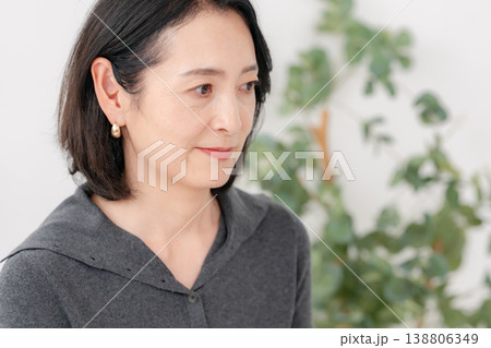 ほうれい線を気にする女性 美容医療 ほうれい線を気にする女性 美容医療 138806349