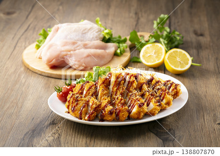 ソースチキンカツ　鶏もも肉 138807870