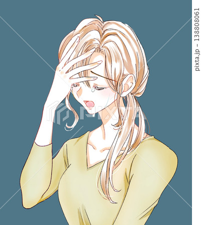 頭に手を当て号泣している女性 138808061