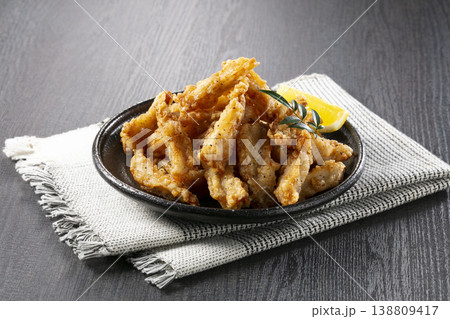 鶏のヤゲン軟骨唐揚げ 鶏のヤゲン軟骨唐揚げ 138809417