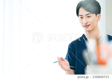 若い男性医療従事者 138809725