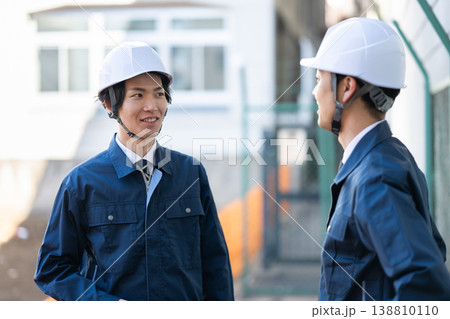 会話する技術者 138810110