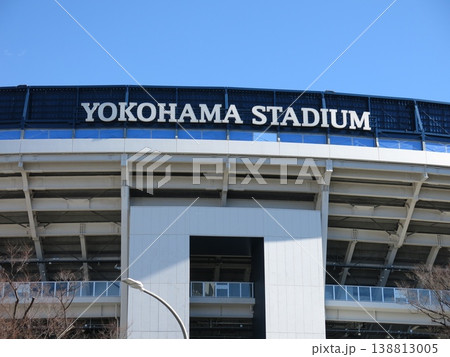 横浜スタジアムのレフトウィング席外側にある「YOKOHAMA STADIUM」の装飾 横浜スタジアムのレフトウィング席外側にある「YOKOHAMA STADIUM」の装飾 138813005