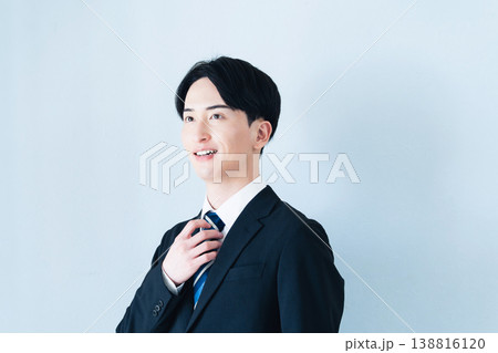 スーツを着た男性のポートレート スーツを着た男性のポートレート 138816120