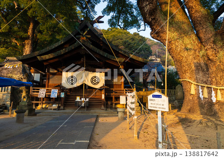 冬の瀬戸内 広島県尾道市 早朝の艮神社 冬の瀬戸内 広島県尾道市 早朝の艮神社 138817642
