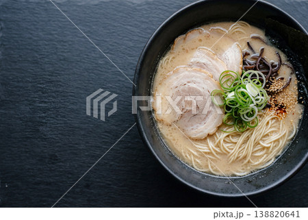 豚骨ラーメンとコピースペース 138820641