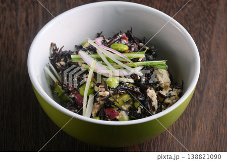 豆腐とひじきのサラダ 138821090