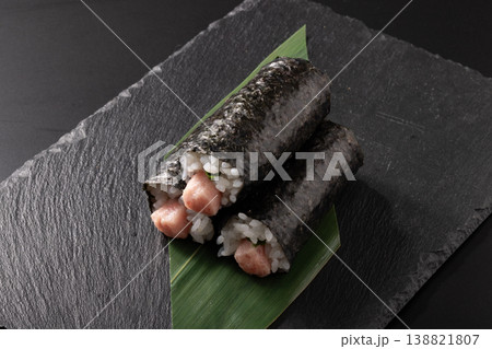 手巻き寿司　細巻き（ねぎマグロ） 138821807