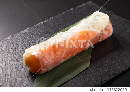 生春巻き（スモークサーモンとクリームチーズ） 138822026