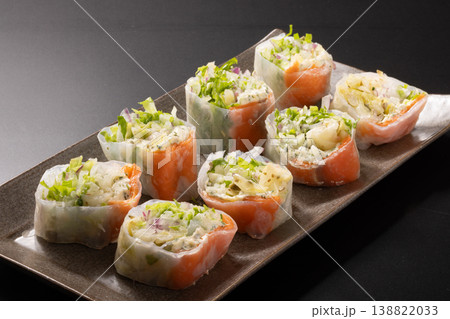 生春巻き（スモークサーモンとクリームチーズ） 138822033