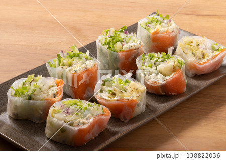 生春巻き（スモークサーモンとクリームチーズ） 138822036