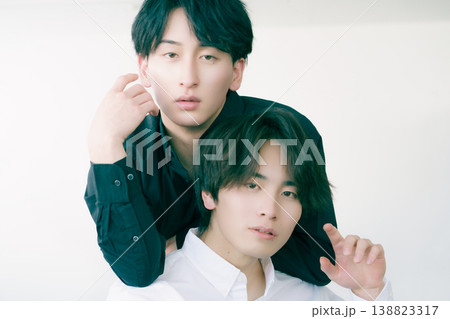 z世代の日本人男性2人のファッションポートレート 138823317