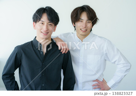 z世代の日本人男性2人のファッションポートレート z世代の日本人男性2人のファッションポートレート 138823327