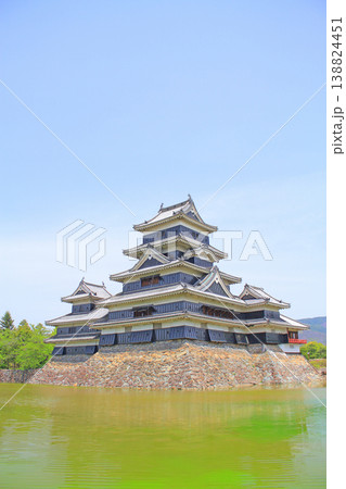 長野県松本市、国宝松本城の風景 138824451