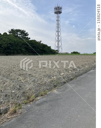田舎の畑道 138824518