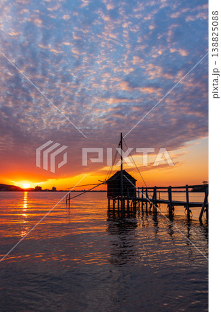 夕陽がきれいな東郷湖の夕景 138825088