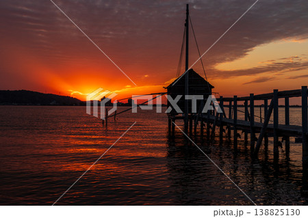 日没後の東郷湖の夕景 138825130