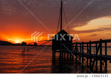 日没後の東郷湖の夕景 138825133