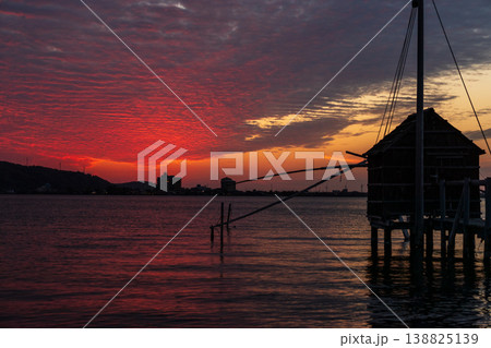日没後の東郷湖の夕景 138825139