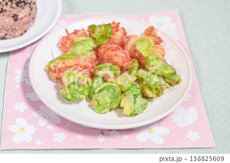 そら豆とカニカマの天ぷら 138825609