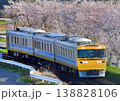 桜並木を走るキヤ95 138828106