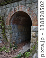 異世界に通じそうなレンガ作りの古い隧道 138828502