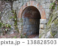 異世界に通じそうなレンガ作りの古い隧道 138828503