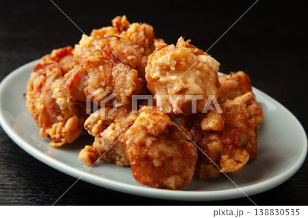 鶏肉の唐揚げ 138830535