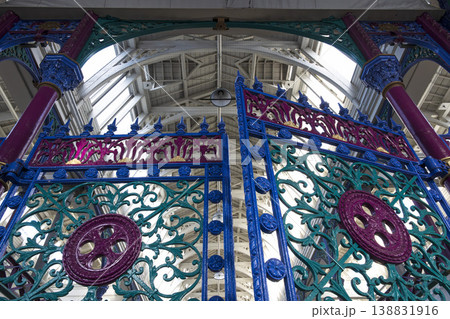 Decorative gates at entrance to Smithfield market 138831916
