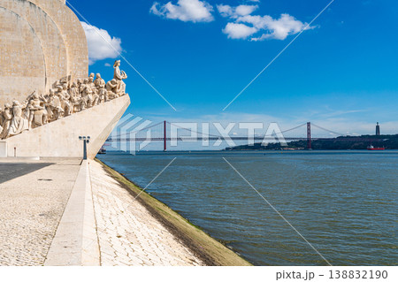 padrao dos descobrimentos and 25 de abril bridge lisbon portugal waterfront padrao dos descobrimentos and 25 de abril bridge lisbon portugal waterfront 138832190