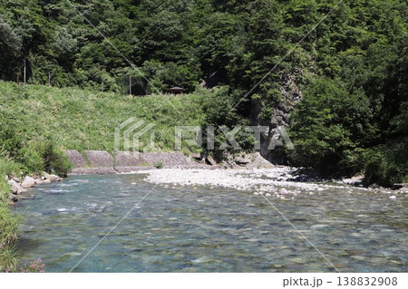 清津峡(新潟県十日町市)入口付近を流れる清津川 清津峡(新潟県十日町市)入口付近を流れる清津川 138832908