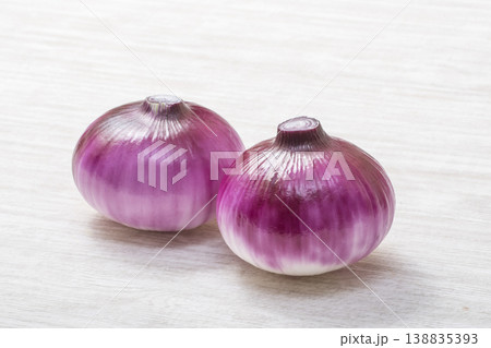 紫玉ねぎ　レッドオニオン　健康野菜　サラダ食材　葉茎菜類 138835393
