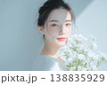 お花と美肌女性 138835929