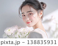 お花と美肌女性 138835931