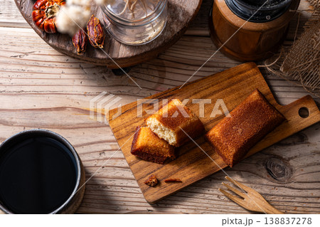 美味しそうなフィナンシェ 美味しそうなフィナンシェ 138837278