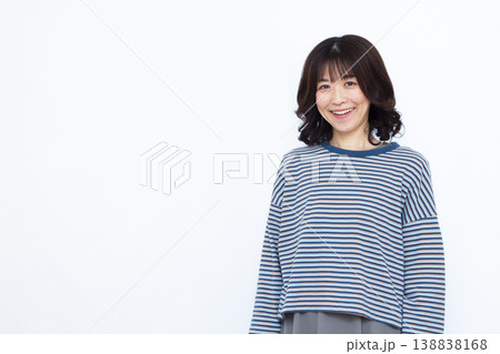 笑顔の女性 138838168
