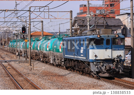 JR上越線を疾走するEF64-1047号機(広島更新色)牽引の石油貨物列車‗2011/2/2撮影 JR上越線を疾走するEF64-1047号機(広島更新色)牽引の石油貨物列車‗2011/2/2撮影 138838533