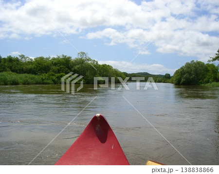 北海道・釧路川をカヌーで下る風景 塘路湖周辺の自然 北海道・釧路川をカヌーで下る風景 塘路湖周辺の自然 138838866