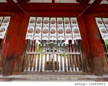 東大寺大仏殿の中門 138839453